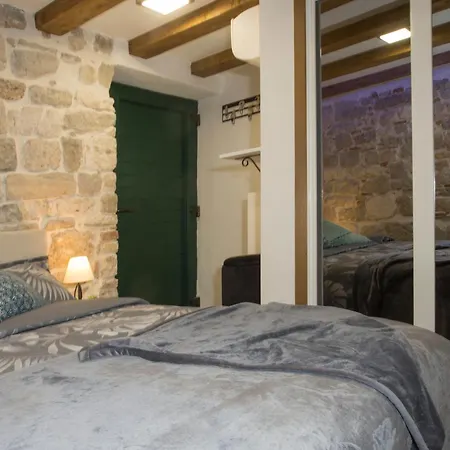 לינה וארוחת בוקר Old Center Cozy