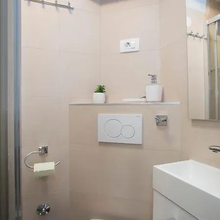 לינה וארוחת בוקר Old Center Cozy