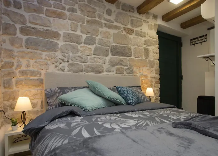 Old Center Cozy Split